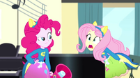 Fluttershy feebly shouting "Song!" SS4