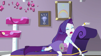 Rarity crying dramatic on her lounge EGS1
