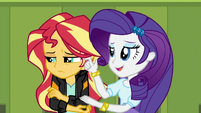 Rarity consoling Sunset Shimmer EG3