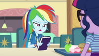 Rainbow reading the cover of Twilight's book EGDS12a