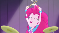 Pinkie Pie counting off Shake Your Tail EG2