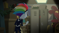 Rainbow Dash approaches a storage locker EGS2
