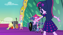 Twilight getting her friends' attention EGSB