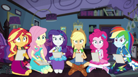 Equestria Girls looking at Twilight Sparkle EGDS6