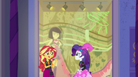 Sunset Shimmer pointing at Rarity's display EGDS9