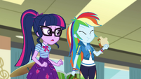 Rainbow Dash eating a sandwich EGDS5