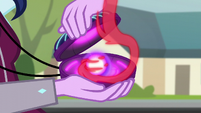 Twilight trying to close her amulet EG3