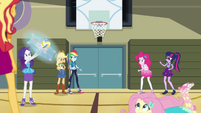 Rarity bounces ball off her magic shield EGDS51