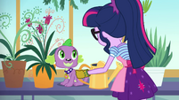 Twilight Sparkle picks up her watering can EGDS8