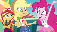 Pinkie suggests Wild West Stunt Show EGROF