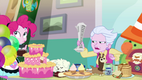 Pinkie Pie finally leaves the old lady alone EGDS39