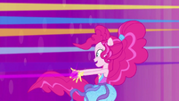 Pinkie releases energy from her hands EGDS50