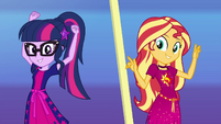 Twilight and Sunset throw their hands up EGDS41