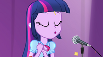 Twilight singing Shake Your Tail EG2