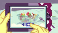 Fruit salad on Vignette's phone EGROF