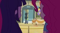 Twilight and Pinkie see Applejack silhouette