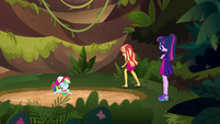 Sunset Shimmer picking up a large leaf EGSB