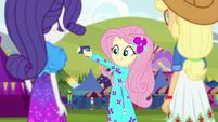 Fluttershy taking her own selfie EGDS44