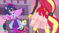 Twilight looking at Sunset Shimmer EGFF