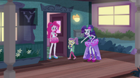 Rarity drops off Lily Pad at Pinkie's house EGDS3