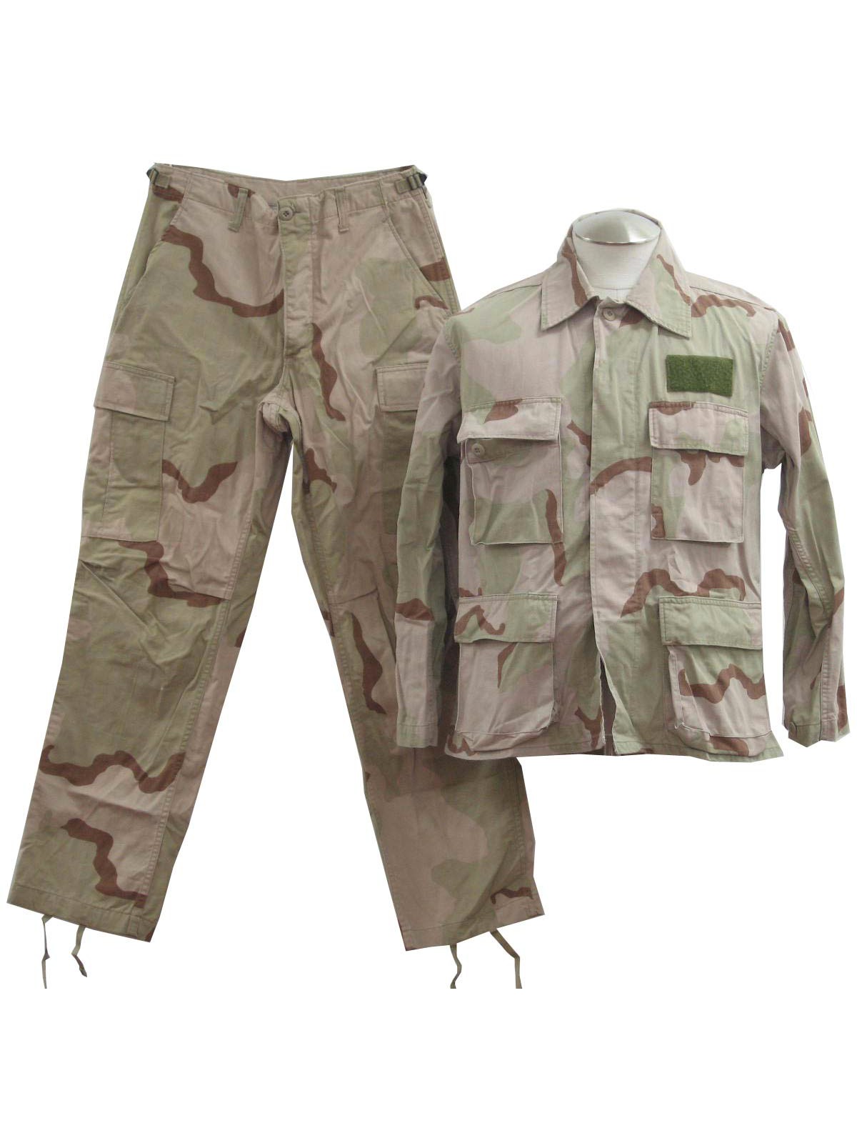 Desert Camouflage Uniform, Equipment Wiki