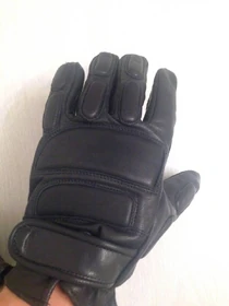 A left-hand Full-finger shockproof glove[1]