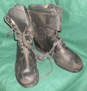 A 1992 manufactured VDV strap boots[25]