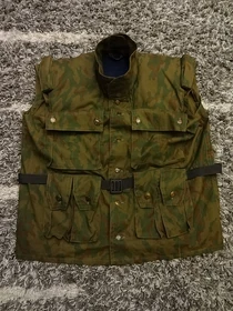 Kaskad vest of earlier design (in VSR camouflage)