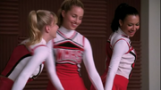 Quinn, Santana y Brittany Bust a Move