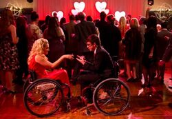 Glee-i-do-414-artie-betty-kevin-mchale-ali-stroker-fox