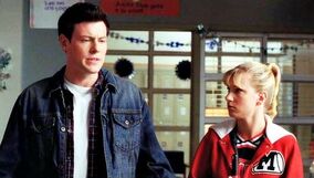 Brittany junto a Finn