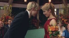 Quinn y Sam durante Marry You.