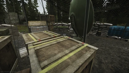 Les caisses proches de l'antenne satellite