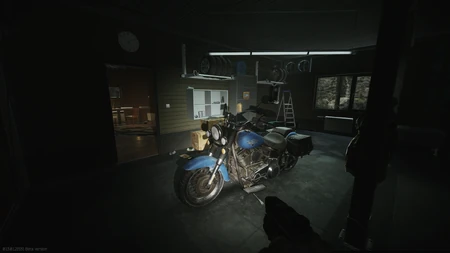 La seconde moto au nord du chalet.