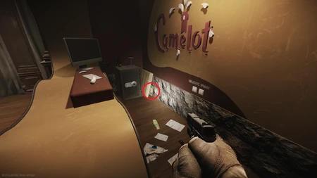 2. Caché à côté du coffre-fort derrière le comptoir du rez de chaussée.