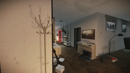 Couloir avec porte de chambre marquée.