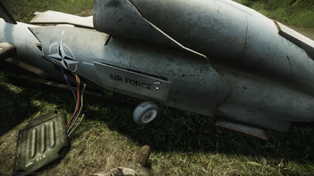 Les disques SAS se trouvent à l'intérieur des panneaux latéraux des drones. Ouvrez les panneaux pour pourvoir récupérer les disques.