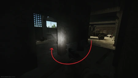 Prenez l'ouverture à droite et montez les escaliers.