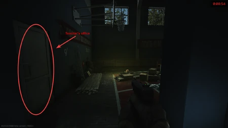 Кабинет будет слева, когда вы войдете в спортивный зал