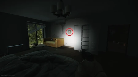 3. Sur le mur dans la deuxième pièce.