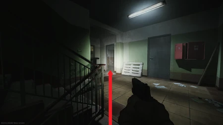 Accès à la chambre du premier étage depuis l'escalier est.