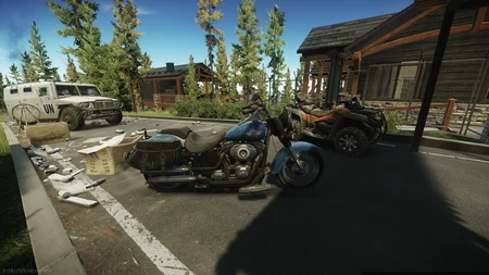 Première moto à l'entrée au sud du chalet.