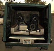 El equipo de audio de la Pony de la misión Life's a Beach´.