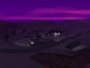 Pueblo de Las Payasadas de noche, además podemos observar el extraño color del cielo.