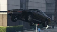 Ruiner2000-GTAV-Salto.jpg (31 kB) El Ruiner 2000 con el impulsor de salto activado.