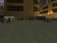 La vista del edificio desde el centro comercial.