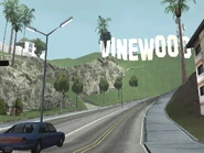 AutovíaLS12.jpg (247 kB) Vista de el Cartel de Vinewood y la subida de Mulholland desde la autovía.
