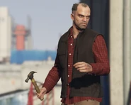 GTAVPCMartilloInGame.png (505 kB) Trevor Philips usando un martillo.