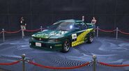 El Sultan Classic que estuvo en exhibición como auto del podio en la Ruleta de la Fortuna durante la Semana Última jugada de Gerald.