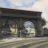 Backlot City Entrada